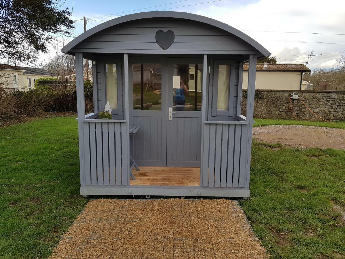 Acorn Camping And Caravan Park 兰特威特马哲 外观 照片