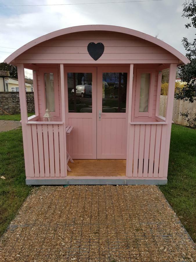 Acorn Camping And Caravan Park 兰特威特马哲 外观 照片