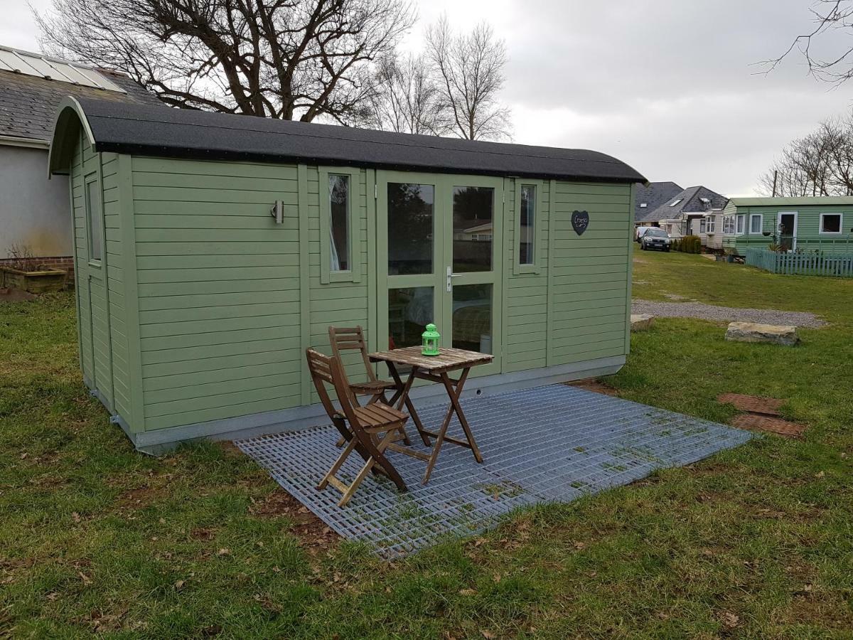 Acorn Camping And Caravan Park 兰特威特马哲 外观 照片