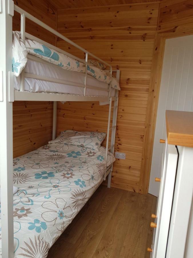 Acorn Camping And Caravan Park 兰特威特马哲 外观 照片