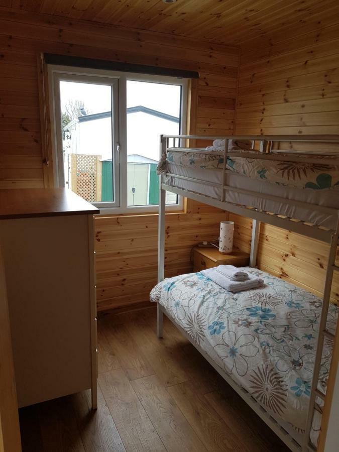 Acorn Camping And Caravan Park 兰特威特马哲 外观 照片