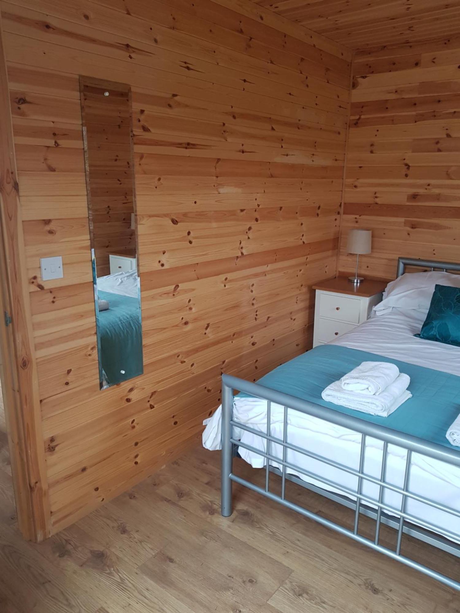 Acorn Camping And Caravan Park 兰特威特马哲 外观 照片