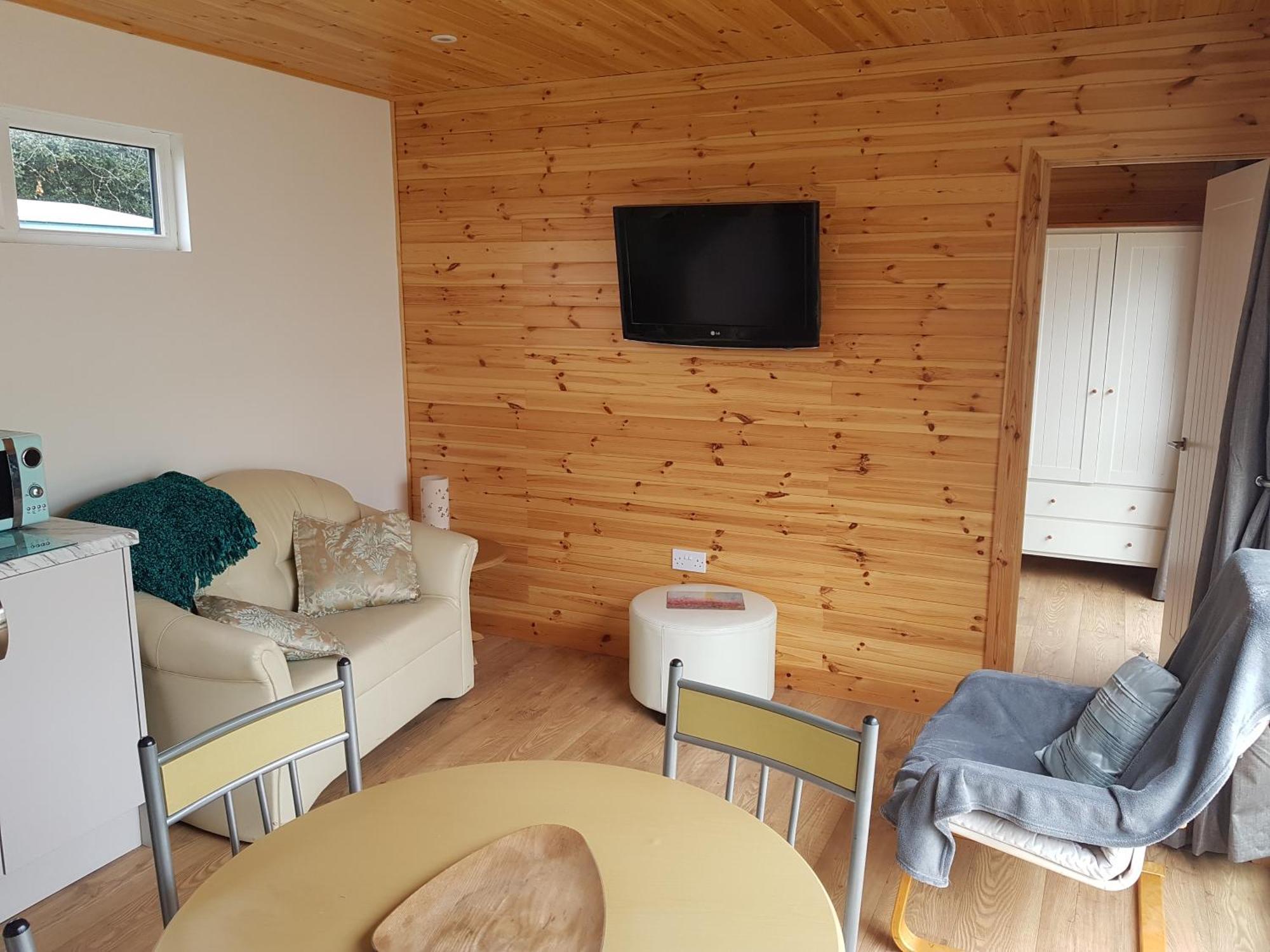 Acorn Camping And Caravan Park 兰特威特马哲 外观 照片