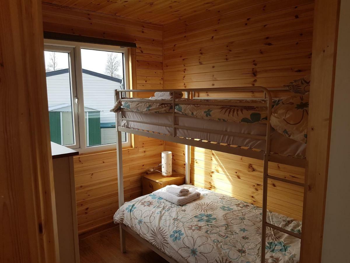 Acorn Camping And Caravan Park 兰特威特马哲 外观 照片