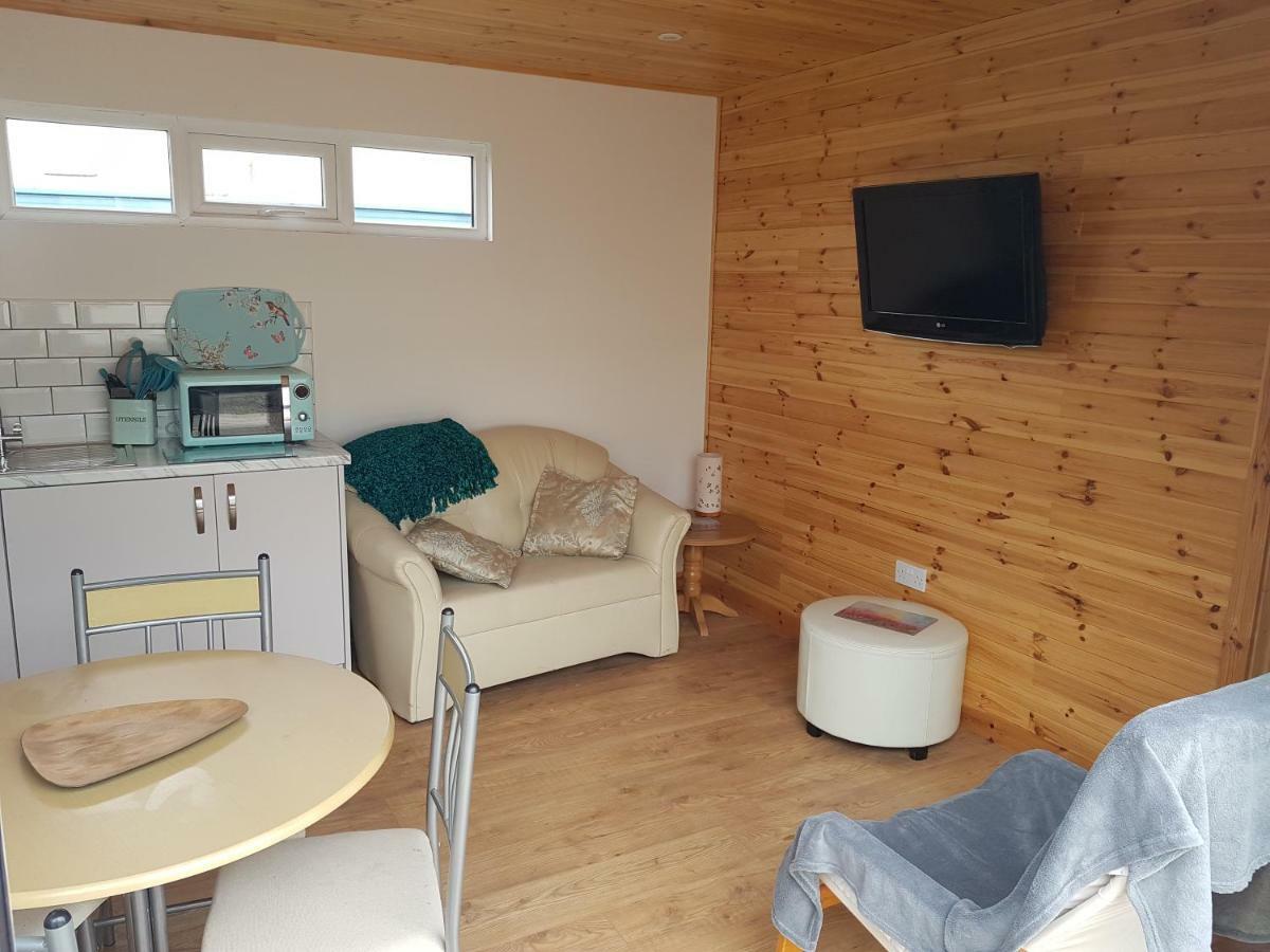 Acorn Camping And Caravan Park 兰特威特马哲 外观 照片
