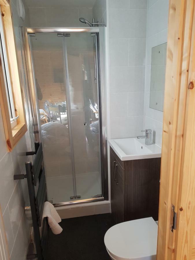 Acorn Camping And Caravan Park 兰特威特马哲 外观 照片