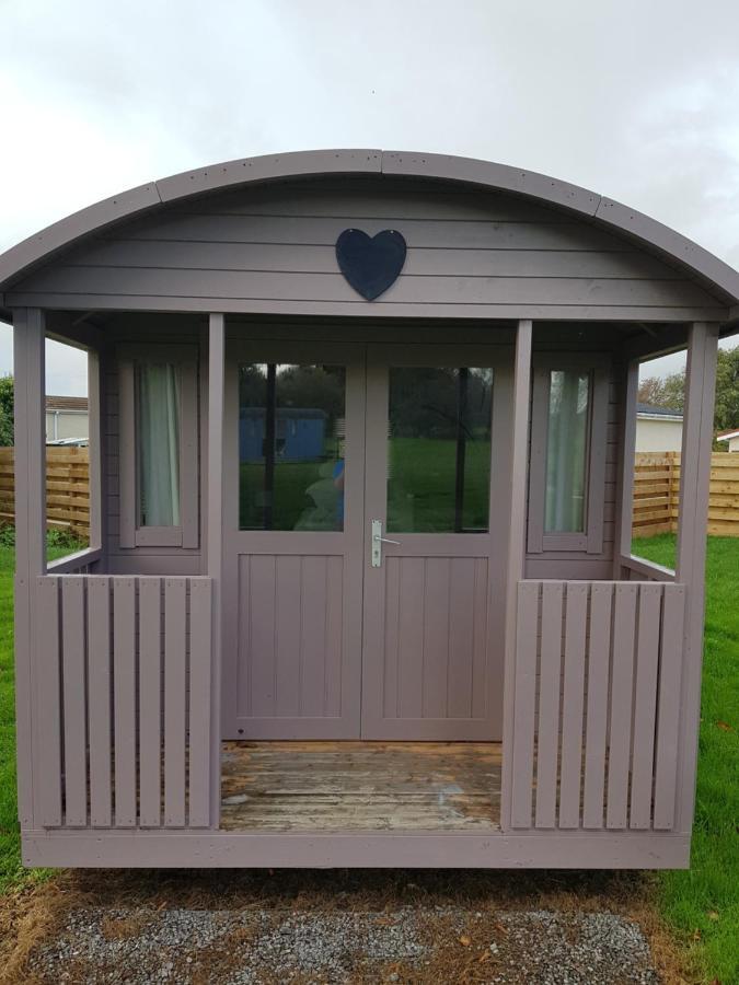 Acorn Camping And Caravan Park 兰特威特马哲 外观 照片